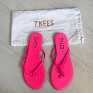NWOT Zinc Bright Pink Comfortable TKEES